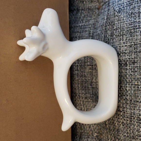 KiaoTime Porcelain Deer Napkin Rings in White Set of 5 - Picture 4 of 9